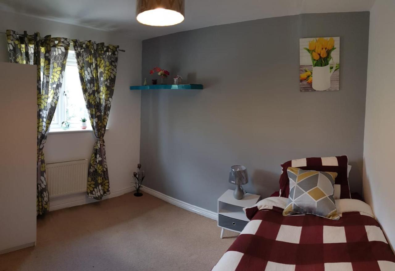 Queens Rooms, A Perfect Stay, Next To Shopping Parks And Central Manchester Extérieur photo